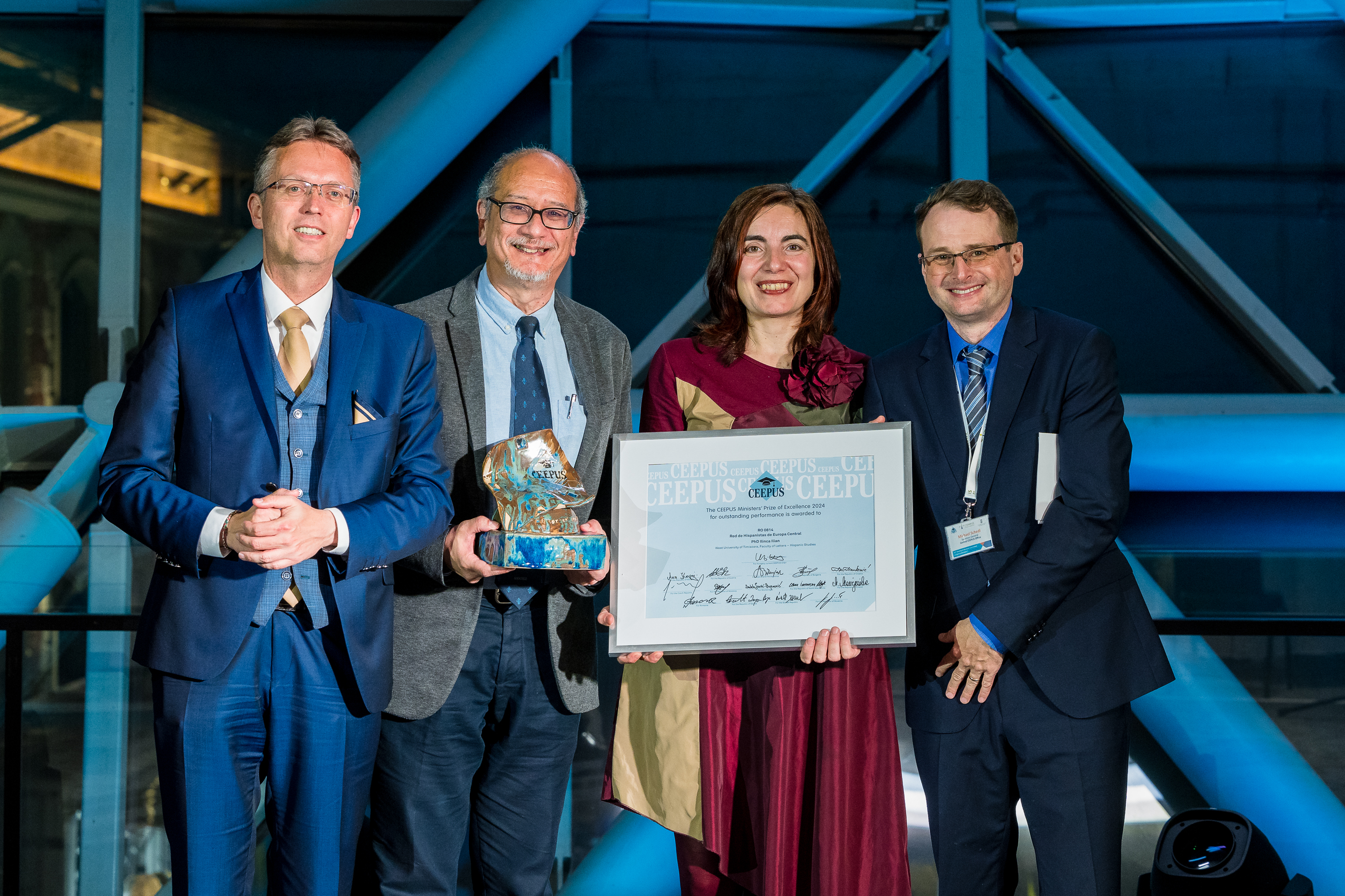 Red de Hispanistas de Europa Central projekt vezető partnere és koordinátora díjátadókkal