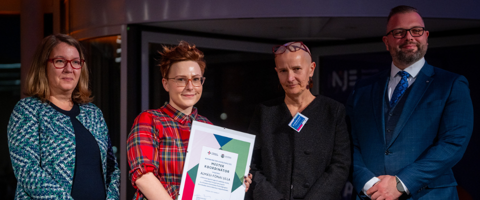 A képen a Mester Koordinátora díjjal elismert Almási Fónai Lilla a TKa díjátadókkal